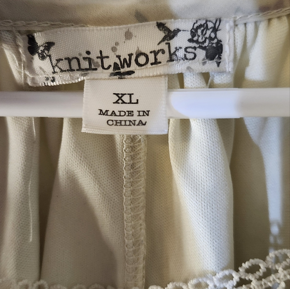 Knitworks Floral Women's Top size XL with Crochet Detail - Cream - Picture 4 of 5